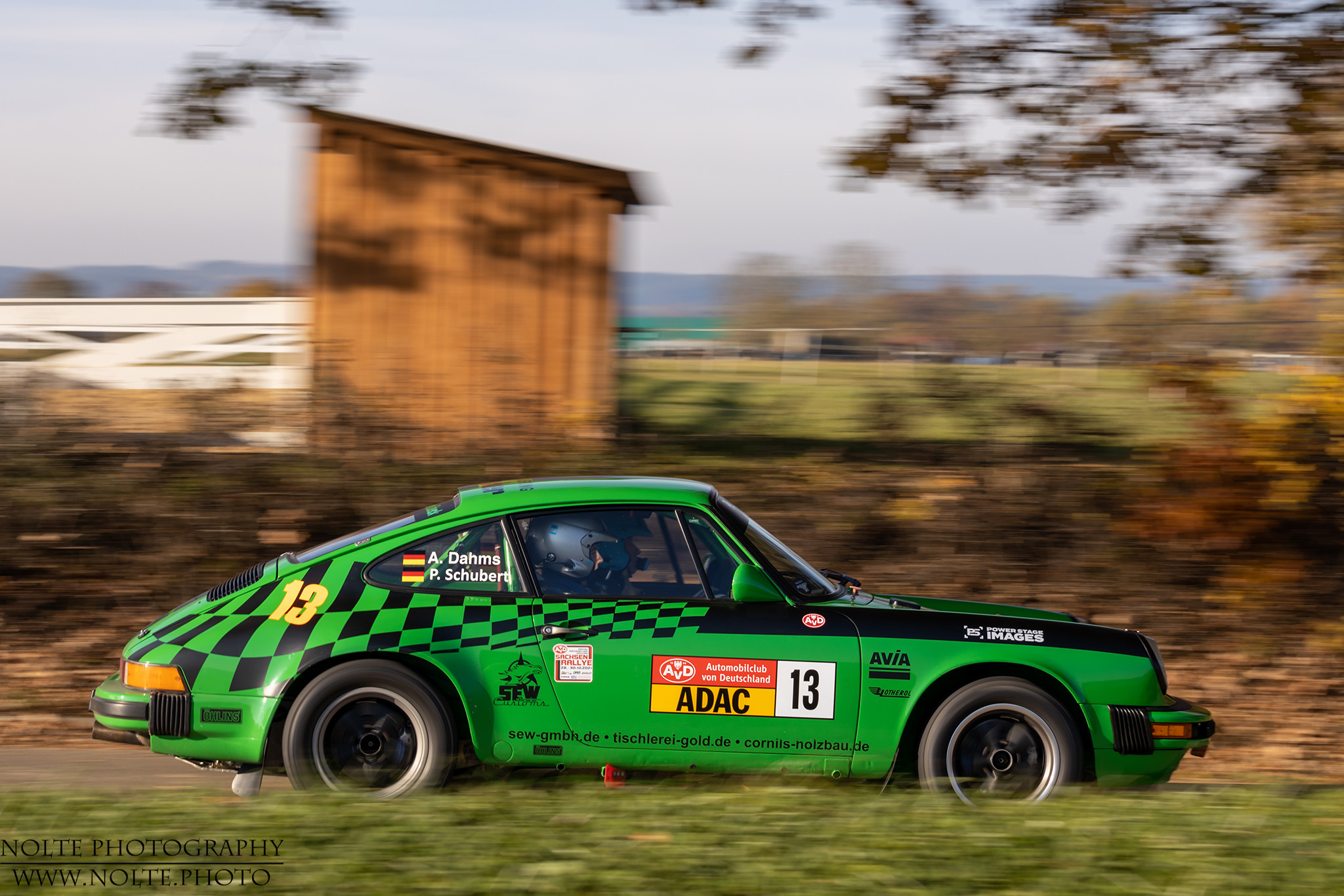 Porsche 911 im Profil mit ordentlich Tempo